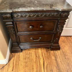 Dresser And 2 Nightstands 