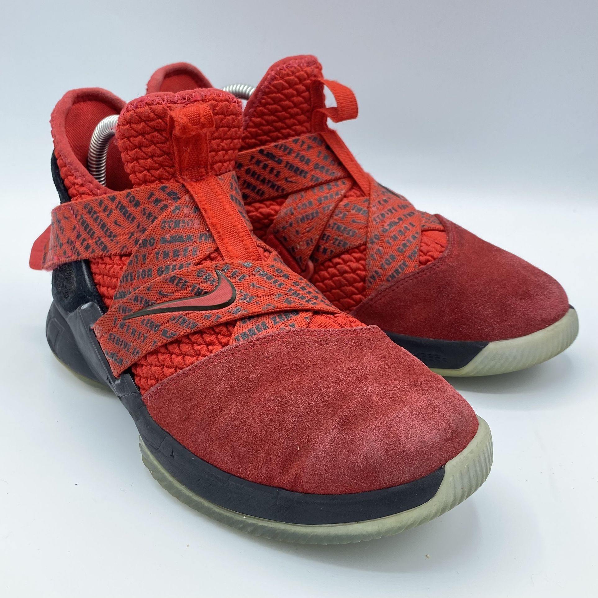 Nike LeBron Soldier 12 GS Youth Size 6Y AA1352 660 Red Black