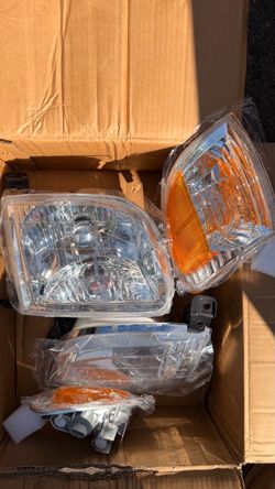 Headlights Toyota Tundra 2000-2004
