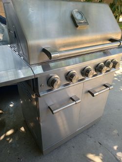 Kirkland Signature Stainless Steel Gas Grill