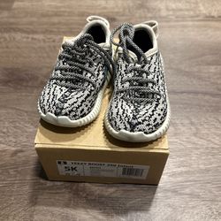 Used Infant Yeezy Turtle Dove Size 5K 