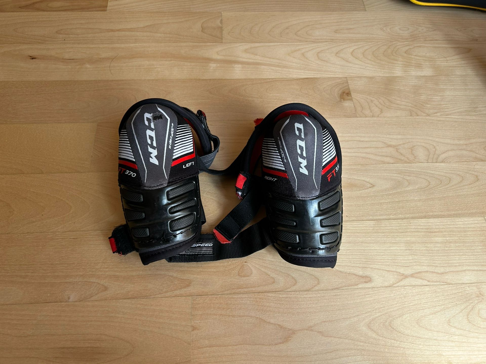 CCM Tacks 370 Elbow Pads - Senior