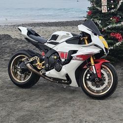 2022 Yamaha R1
