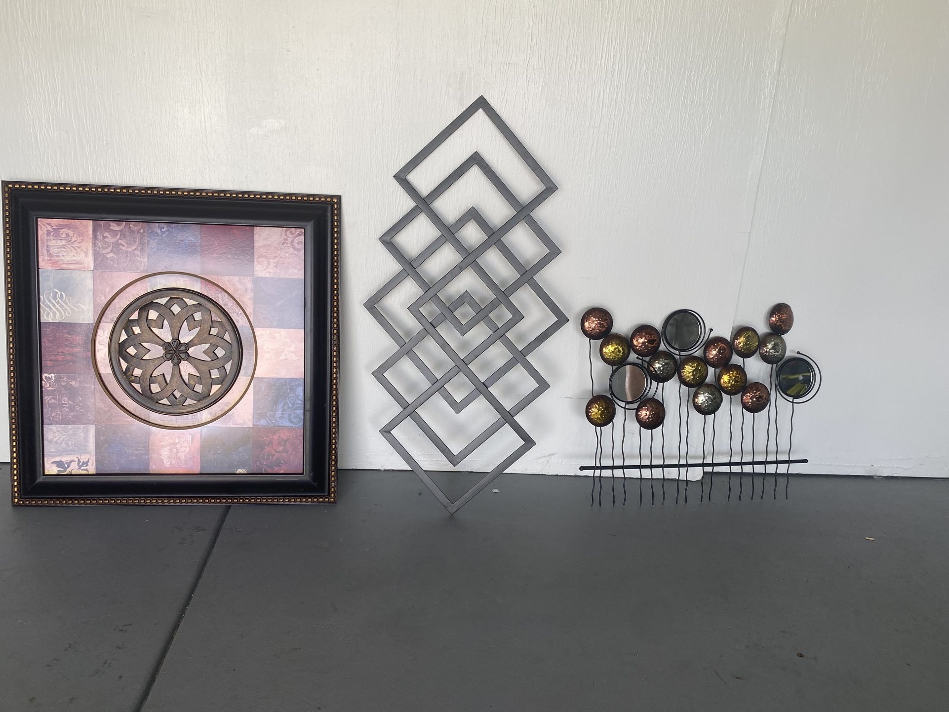 Decorative Wall Hangings & Pictures