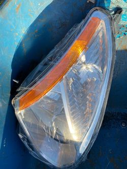 2009-2012 Nissan Rogue headlight