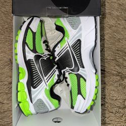 Nike Size 6.5 Men Brand New 
