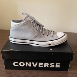 New Women’s Converse Sneakers Size 11