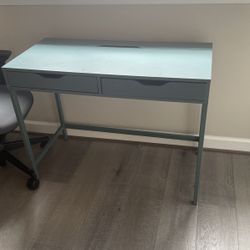 New Desk With Rolling Chair 