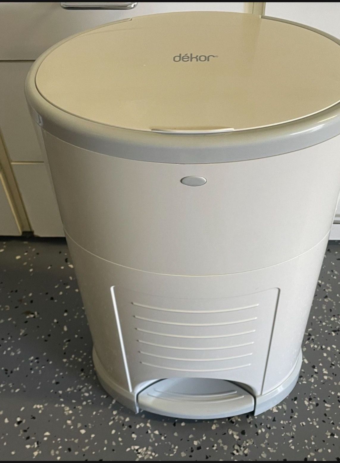 Dekor PLUS Diaper Trash Pail