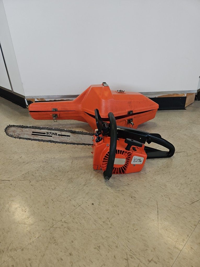 Stihl 015 AV Vintage Chainsaw with 15" Bar and Case I-7587