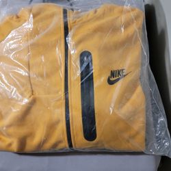Nike Tech All Sizes Brand New (full set)