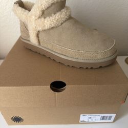 UGG Boots Women Size 7 New 