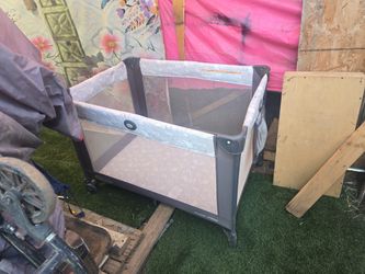 Graco Pack and play  Portable Crib, Playpen