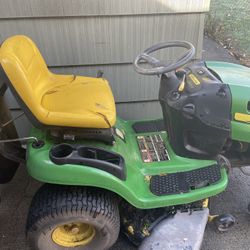 John Deere LA120 Riding Mower 