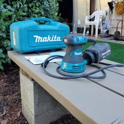  3 Amp 5" In Corded Random  Orbital Sander Makita BO5030