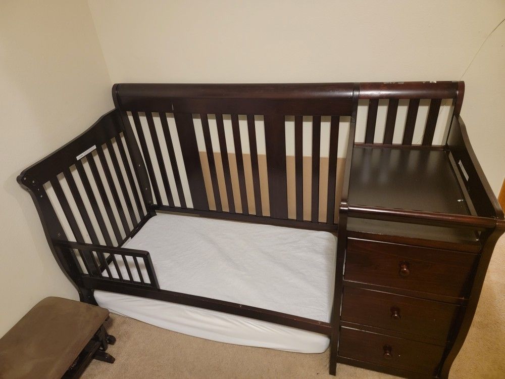 Storkcraft Portofino 5in1 Convertible Crib and Changer for Sale in