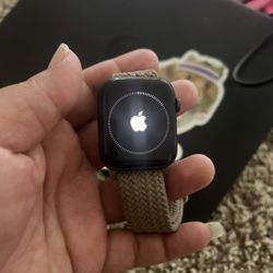 Apple Watch SE 44 MM (no Charger)