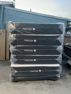Nectar Premier king  size Memory Foam 13" Medium Mattress  New Mattress   Delivery available
