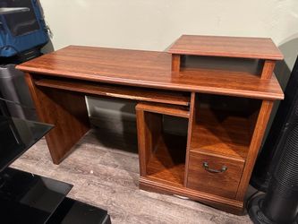 Computer desk