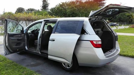 Honda Odyssey 2012 por 16,900 o 4000 para financear
