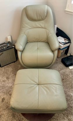 🔥🔥 Leather rocking chair AND matching ottoman!  Very comfortable!  For your BEST OFFER!