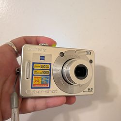 Sony Cybershot DSC-W30 6.0 megapixels Digital Camera