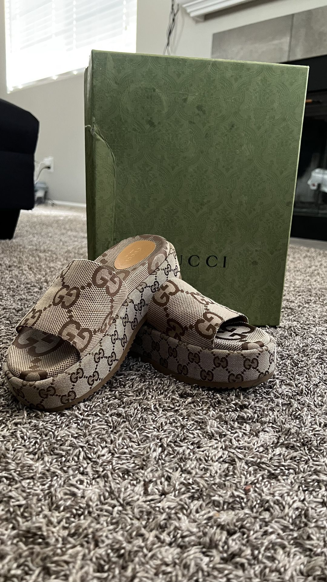 Gucci WOMEN'S PLATFORM SLIDE SANDAL