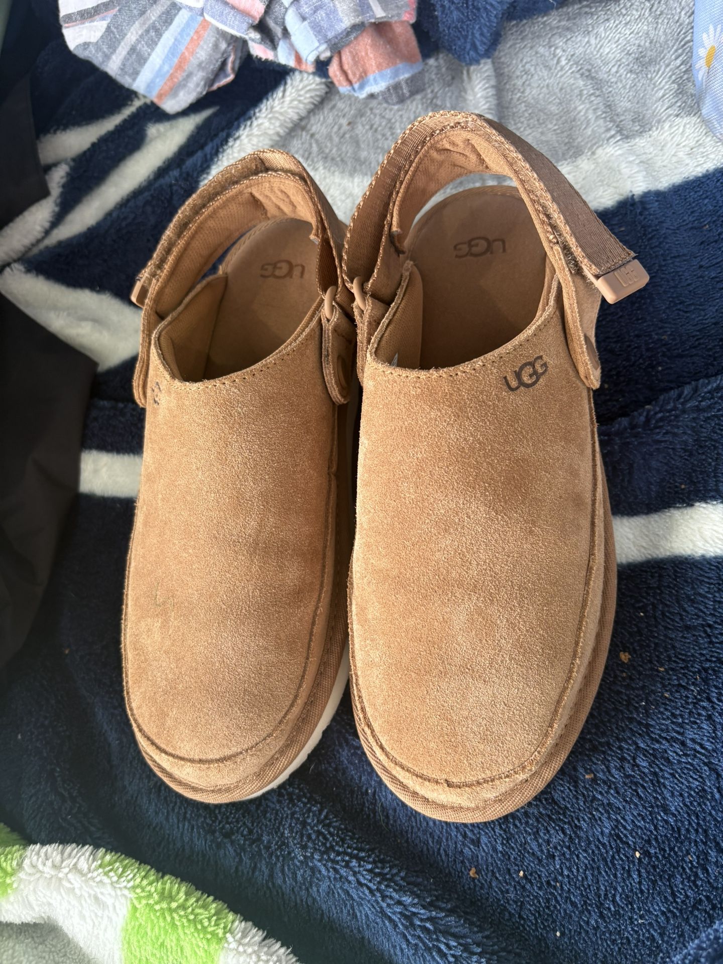 Women’s UGG Slip On Shoes Size 4