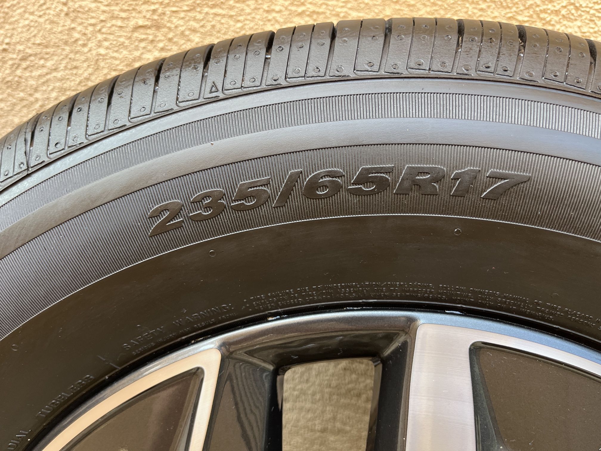2023 Factory KIA Sorento Hybrid Wheel/Rims (x4) and Nexen Roadian GTX ...