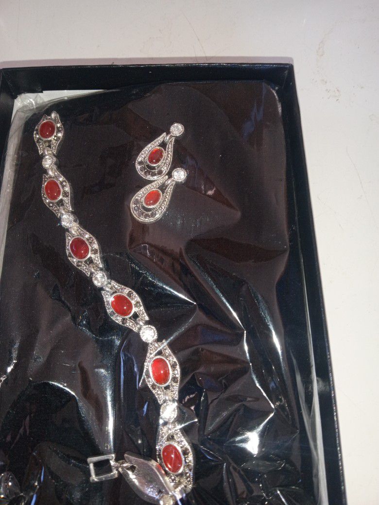 Red Agate Bracelet And Earrings 
