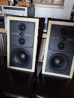 2 Sonance cinema Lucas film THX ultra speakers