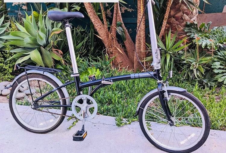Dahon Boardwalk S1 ( 30 anniversary edition ) Folding Bike is the perfect example ofsimple being better.  The single-speed drivetrain 