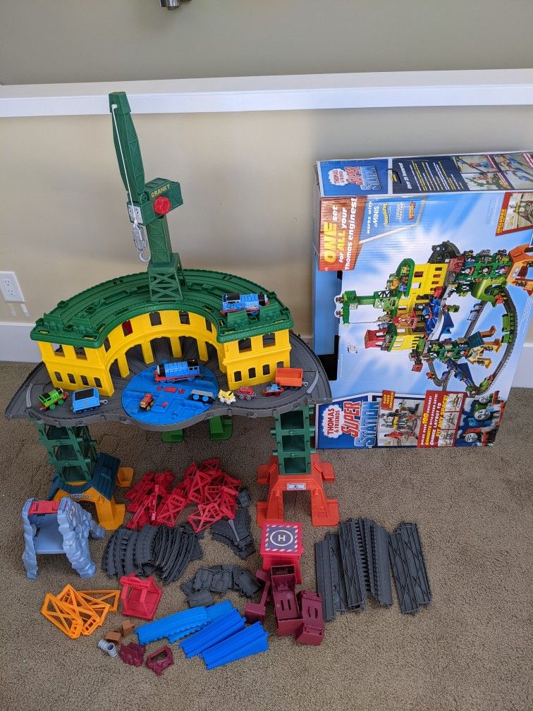 Thomas and Friends Super Station Plus Track Master And Extra Vehicles 