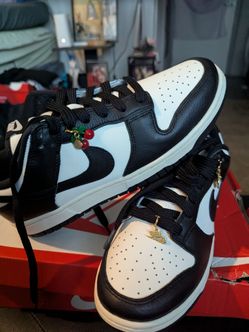 Nike Dunk Low SE "Panda Cherry

Charm