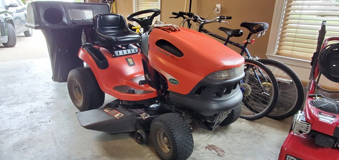 John Deere Riding Lawn Mower