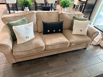 Cream Beige Traditional Sofa – Excellent Condition