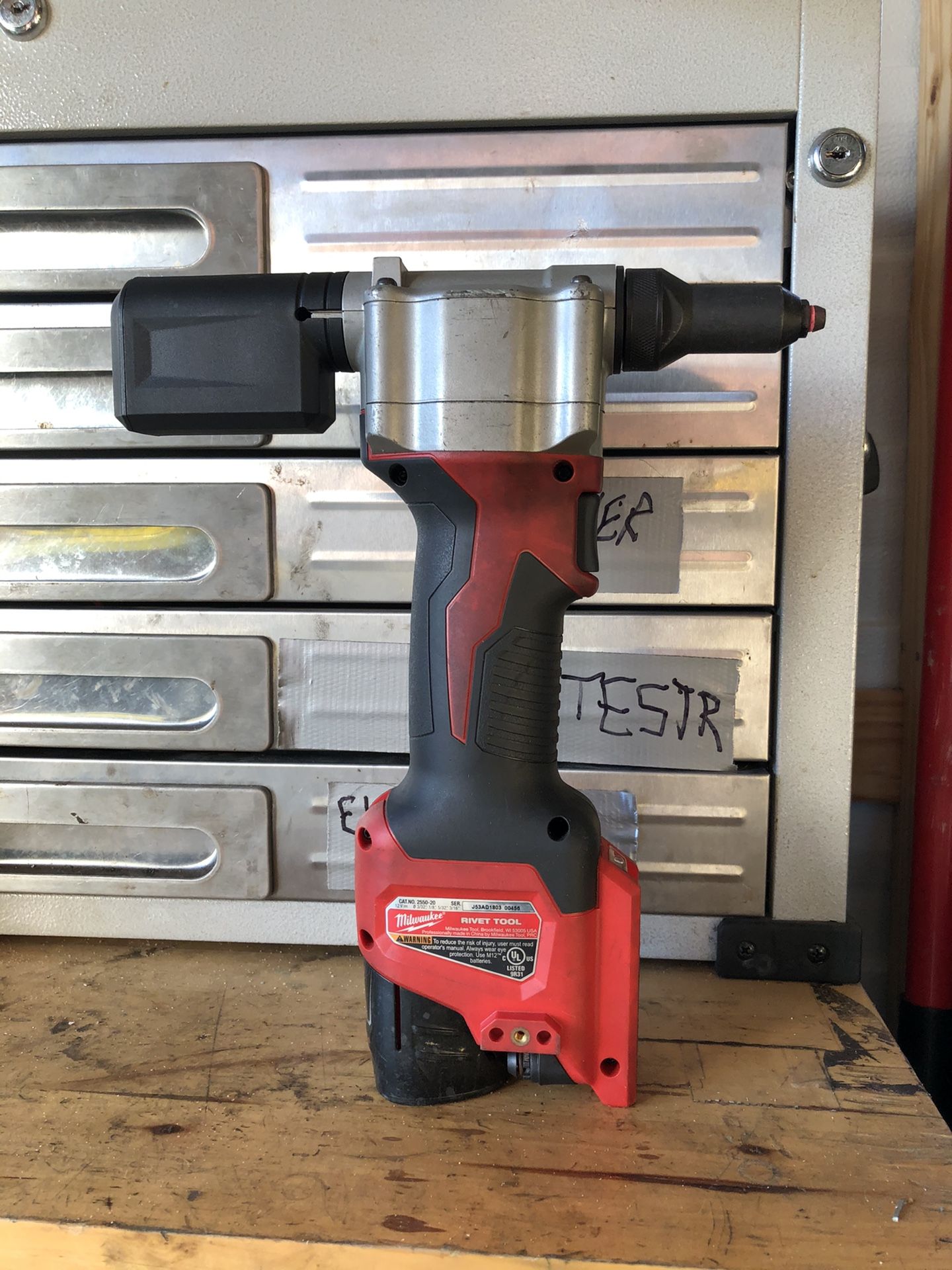 Milwaukee M12 Rivet Tool