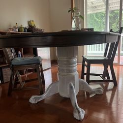 Beautiful Wood Table And 4 Chairs