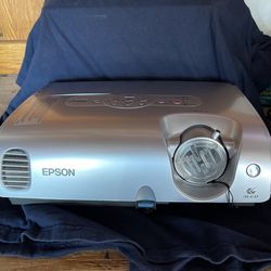 Epson PowerLite S3 Model EMP-S3 LCD Multimedia Projector