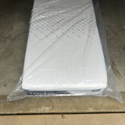 Nectar Classic Hybrid, Twin XL Mattress, Like New, only used for a few months