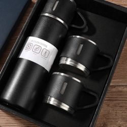 Stainless Steel Bottle With Two Cups