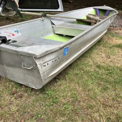 Aluminum Boat 12’ Includes Motor
