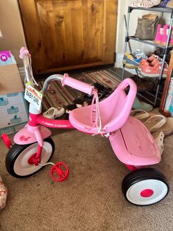 Tricycle radio flyer