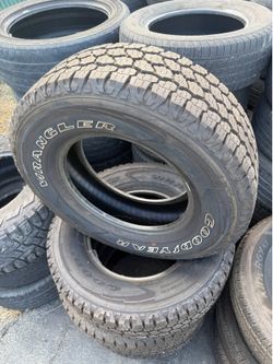 4X LT275/70R18 Goodyear wrangler