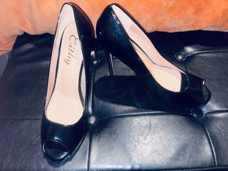 Sz (9) black open toe pumps