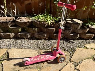 🛴✨ Mini Micro Scooter (Pink) – $15