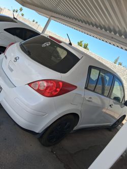 Nissan versa 2008