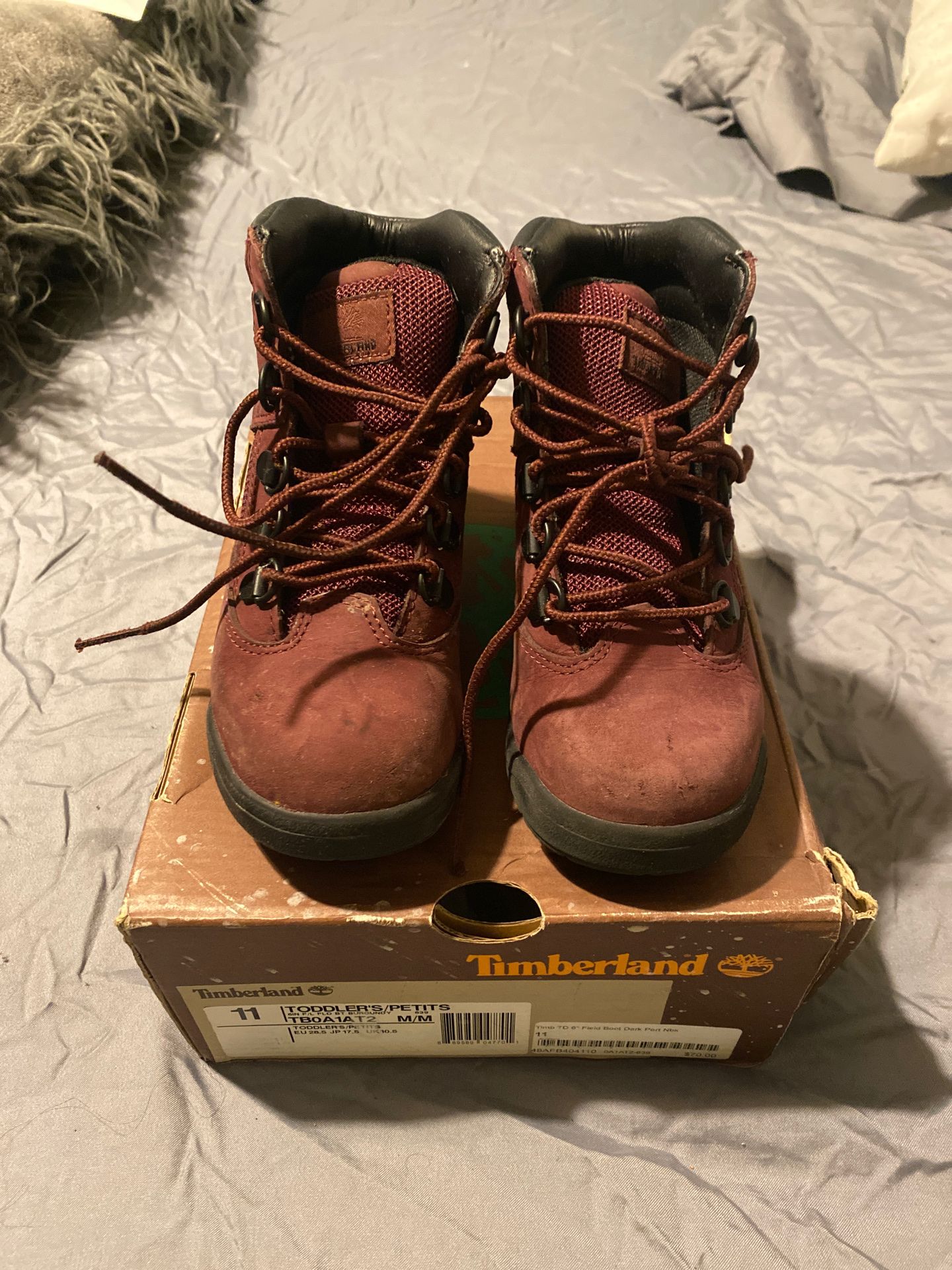Little kids burgundy Timberlands size 11c