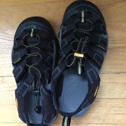 Keen Black Waterproof Shoe Size 6
