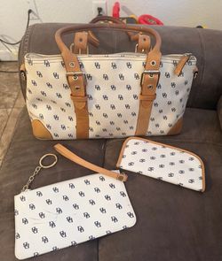 Dooney&Bruke shoulder purse with wallets